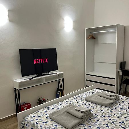 Al 106 Apartment Free Wi-Fi 5 Min Dalla Stazione Прато Экстерьер фото