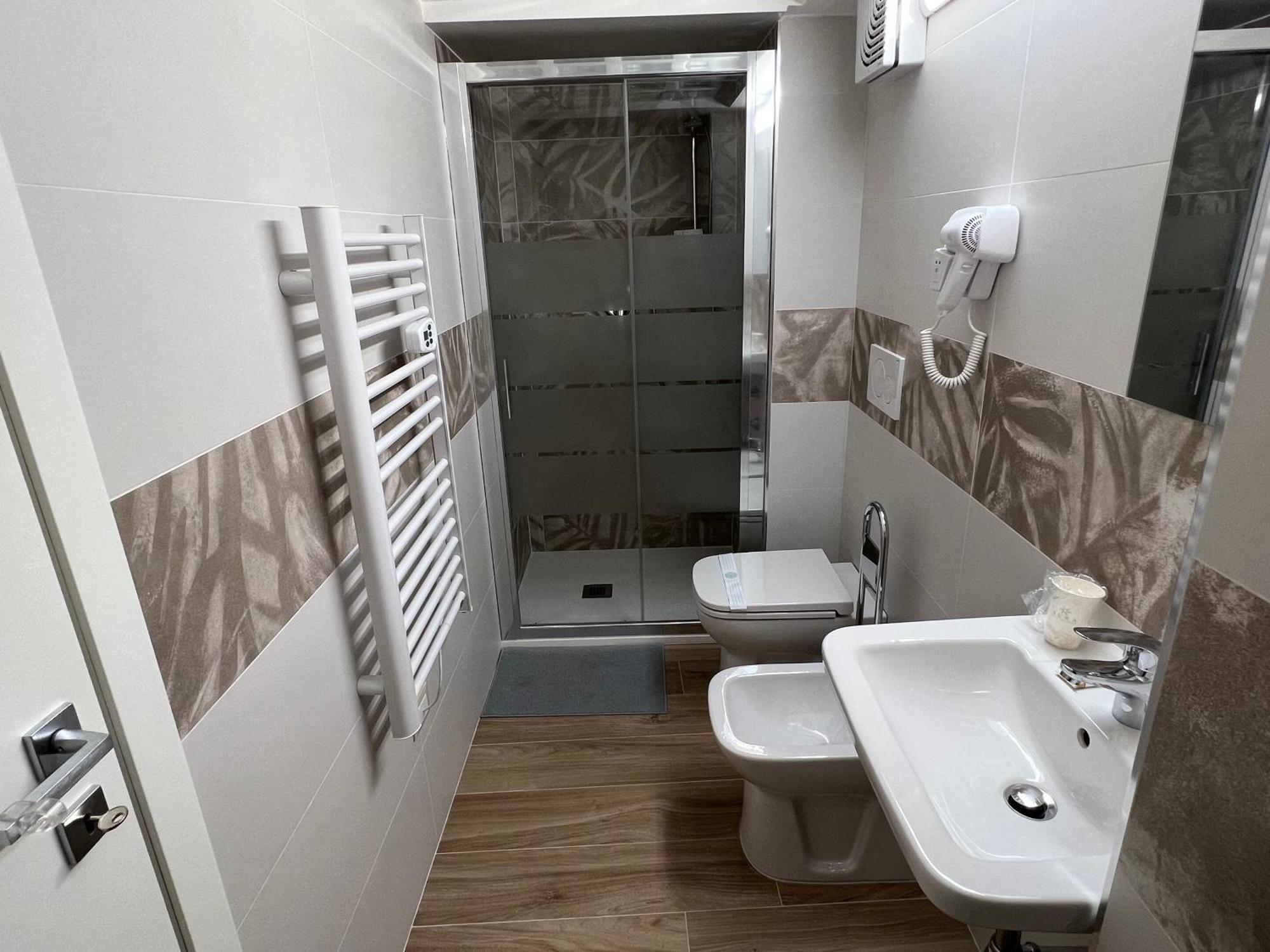 Al 106 Apartment Free Wi-Fi 5 Min Dalla Stazione Прато Экстерьер фото